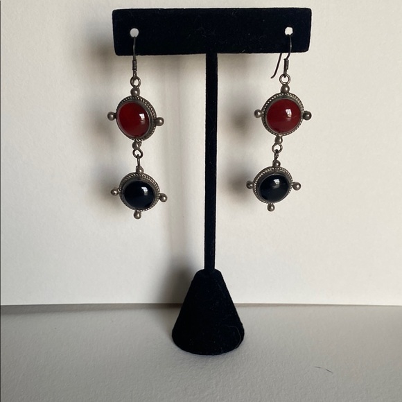 Silver Earrings with Carnelian and Onyx. - Picture 1 of 3